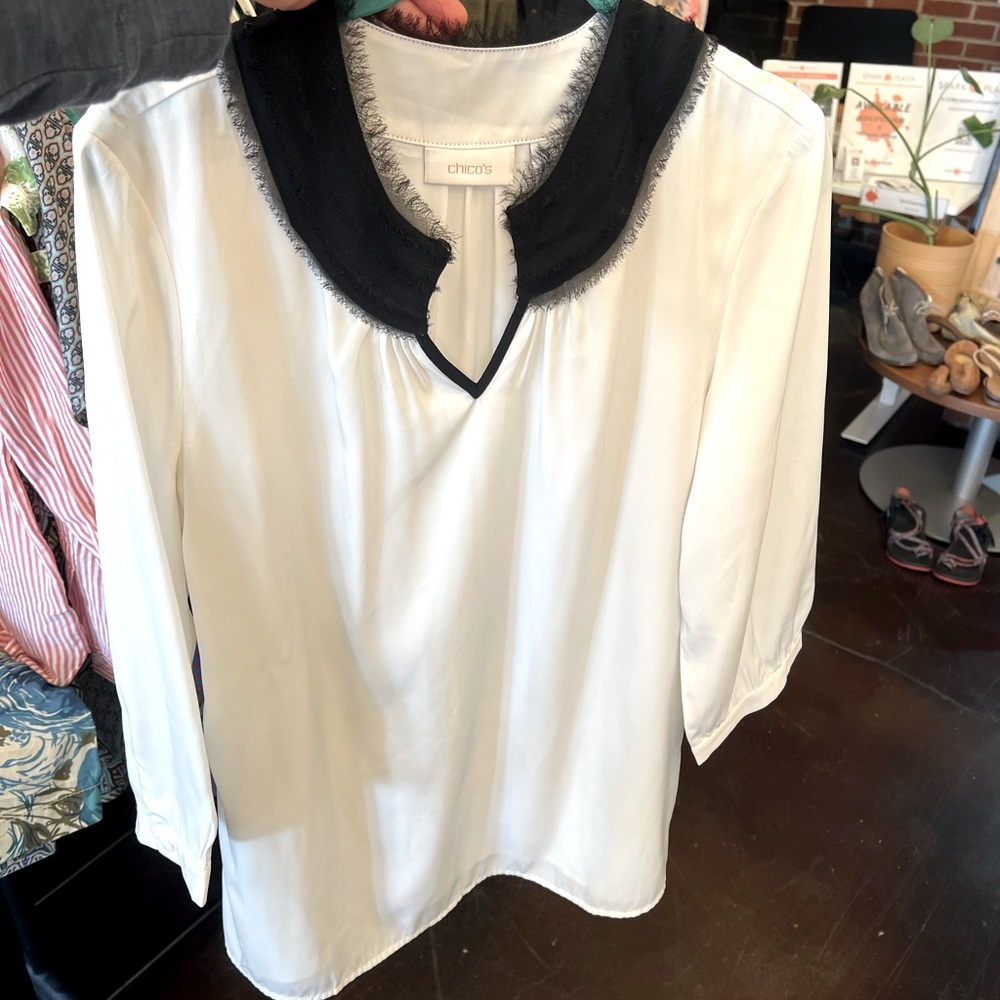 White Chico’s Tunic Blouse size 1 (S-M)